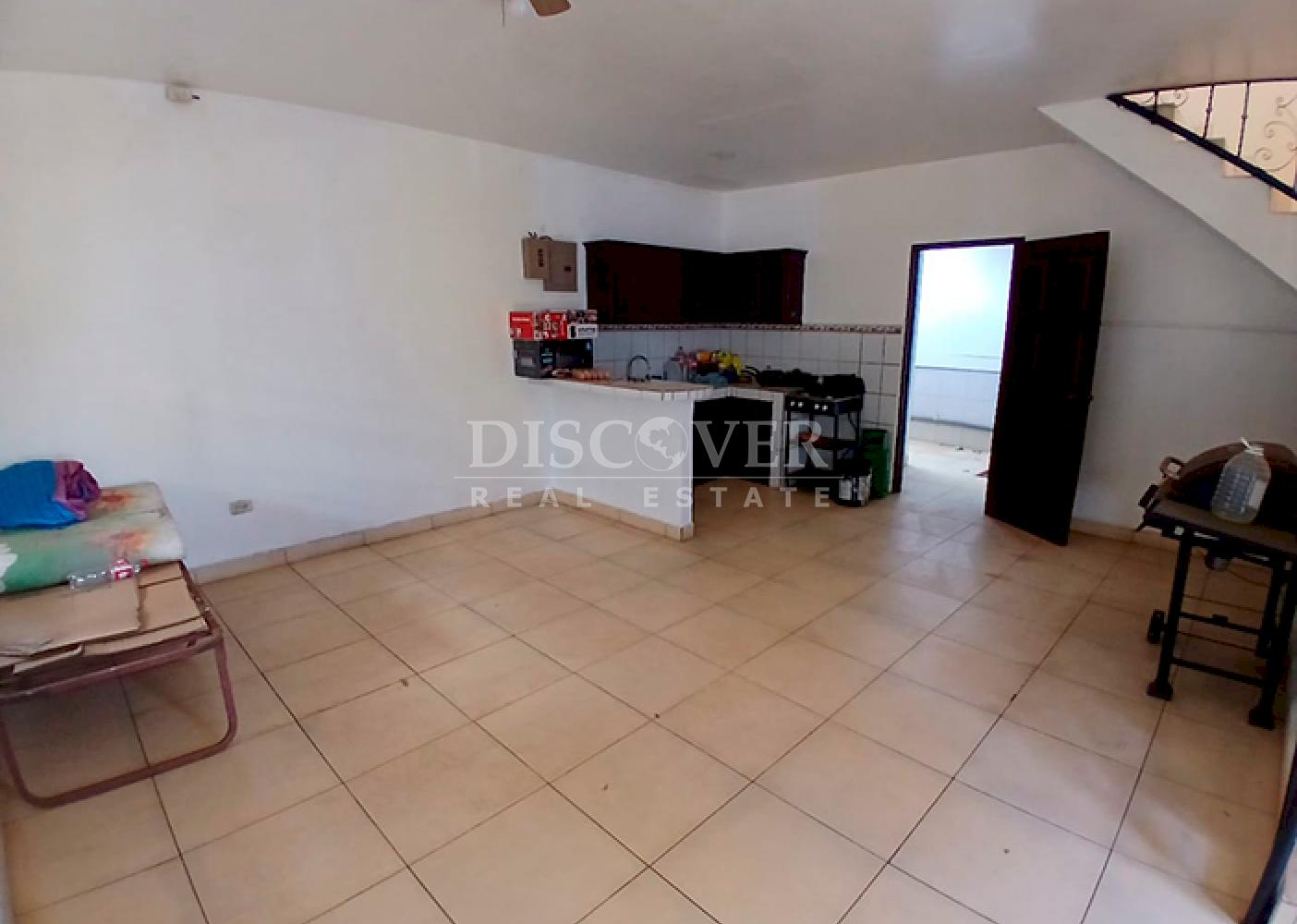 Two-story apartment for rent on Carretera a Masaya