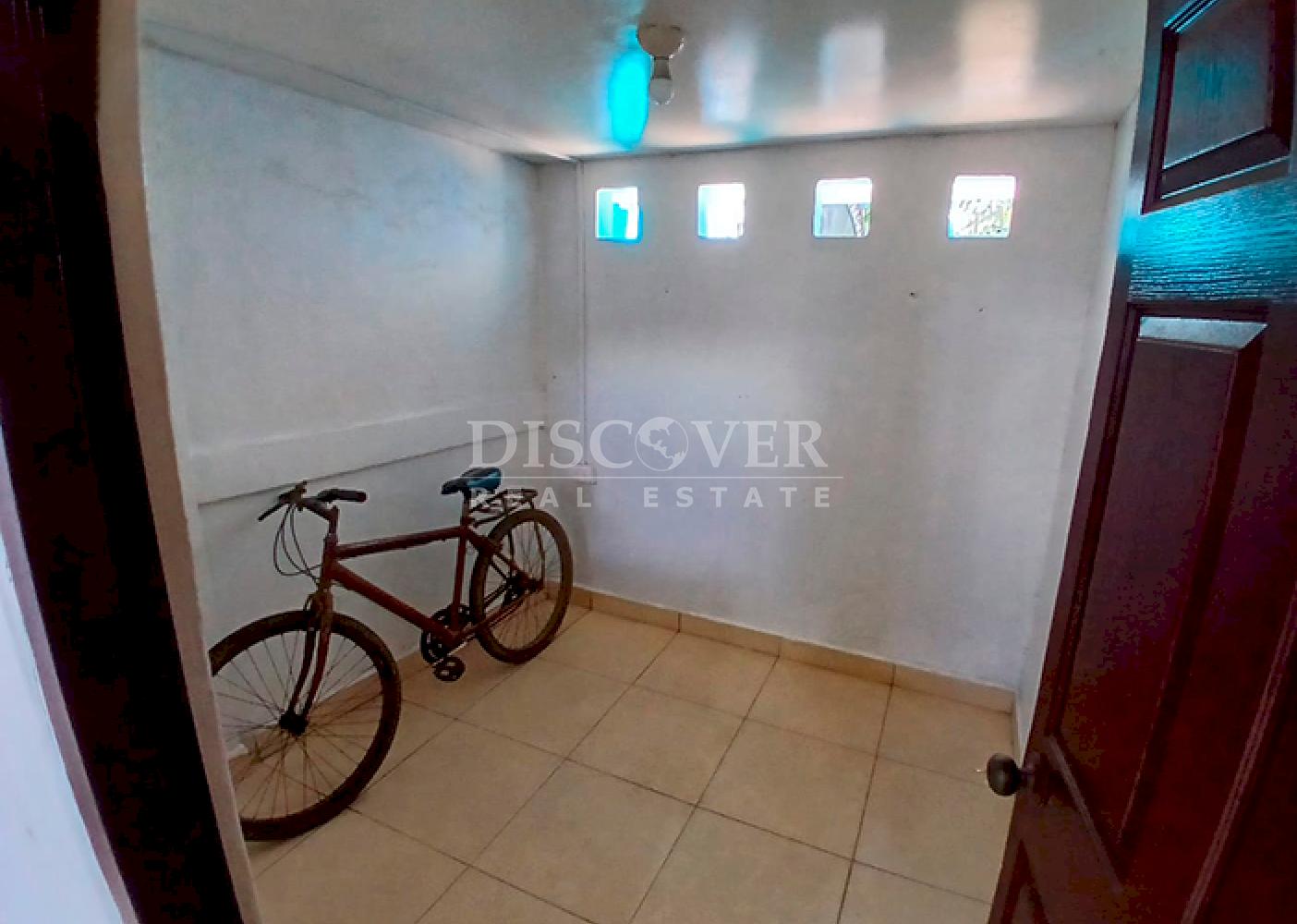 Two-story apartment for rent on Carretera a Masaya