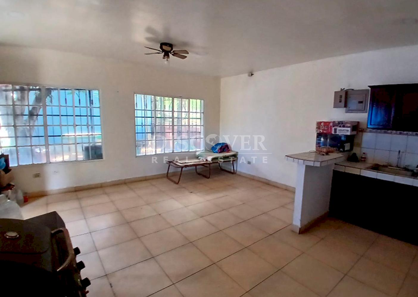 Two-story apartment for rent on Carretera a Masaya
