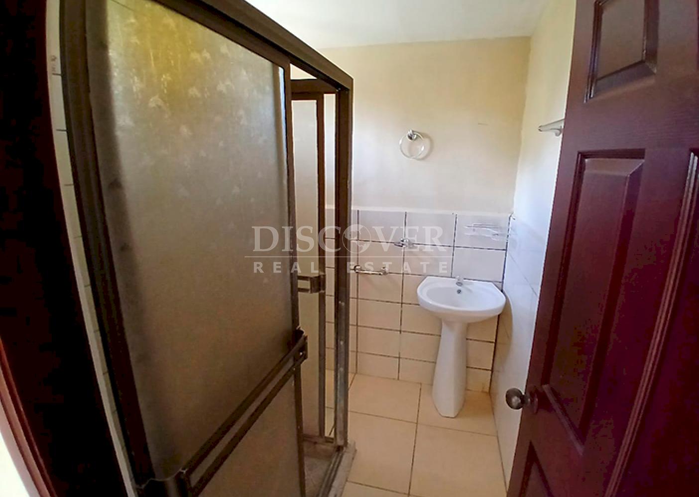 Two-story apartment for rent on Carretera a Masaya