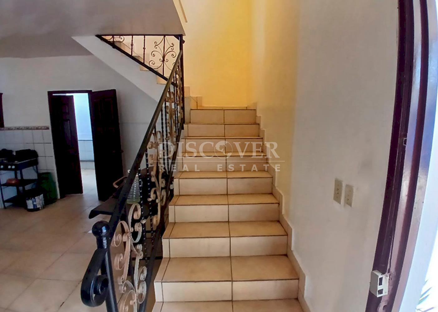 Two-story apartment for rent on Carretera a Masaya