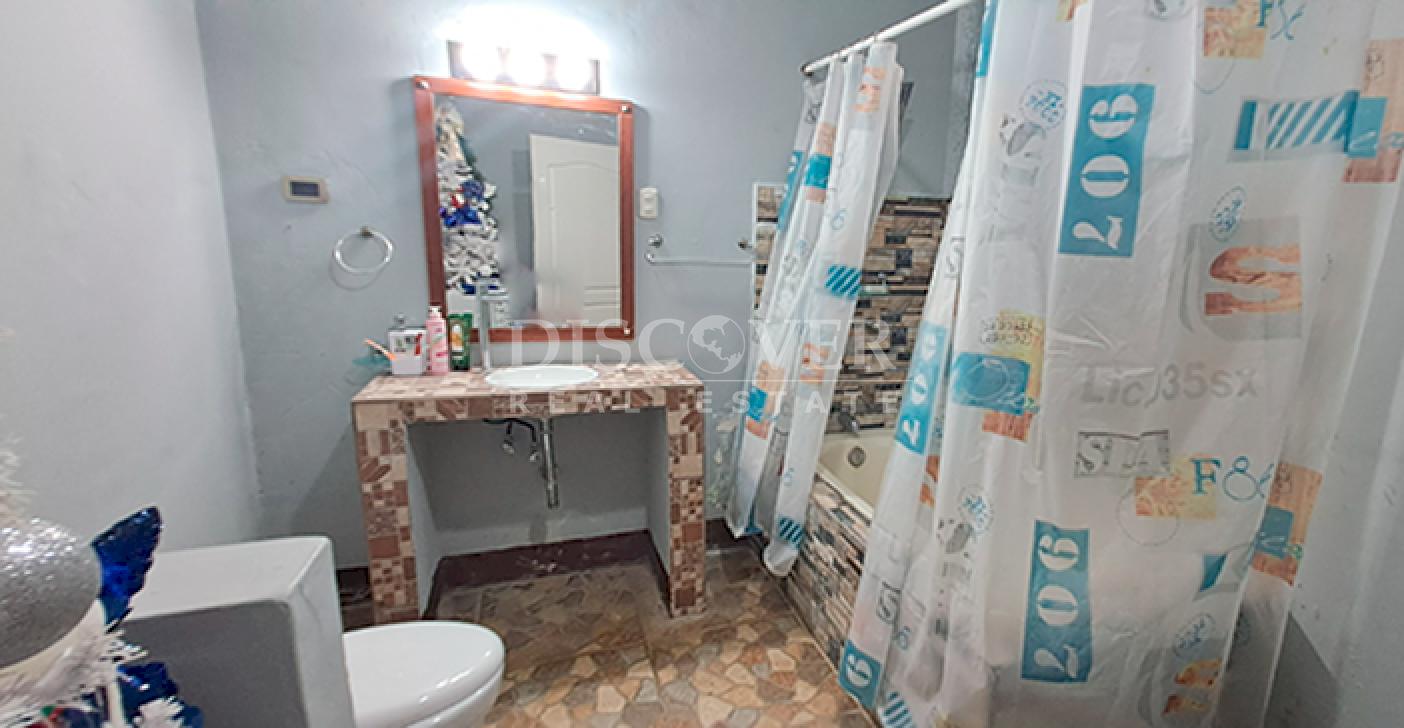  Spacious house with pool for sale on the Carretera a Masaya