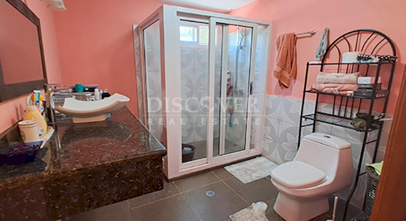  Spacious house with pool for sale on the Carretera a Masaya