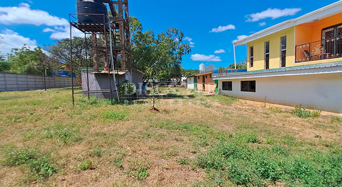  Spacious house with pool for sale on the Carretera a Masaya