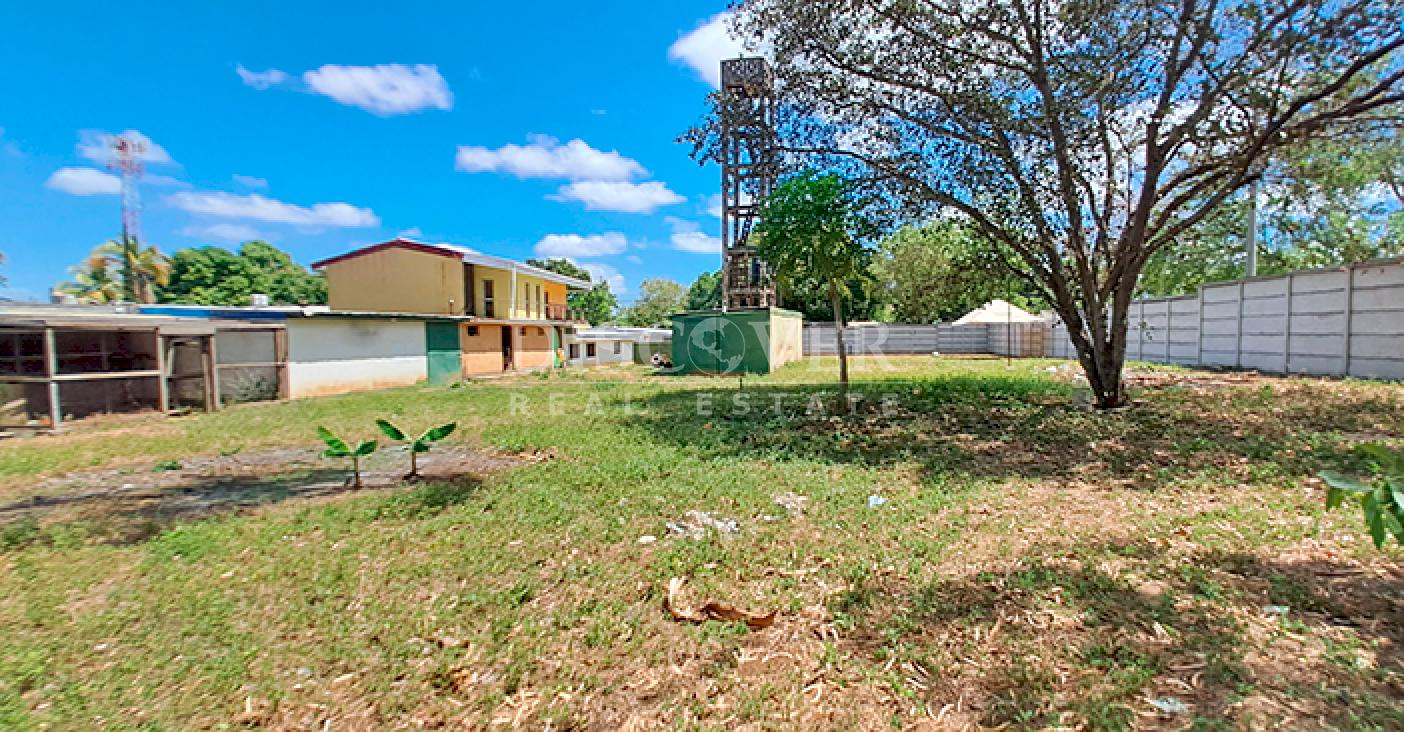 Spacious house with pool for sale on the Carretera a Masaya