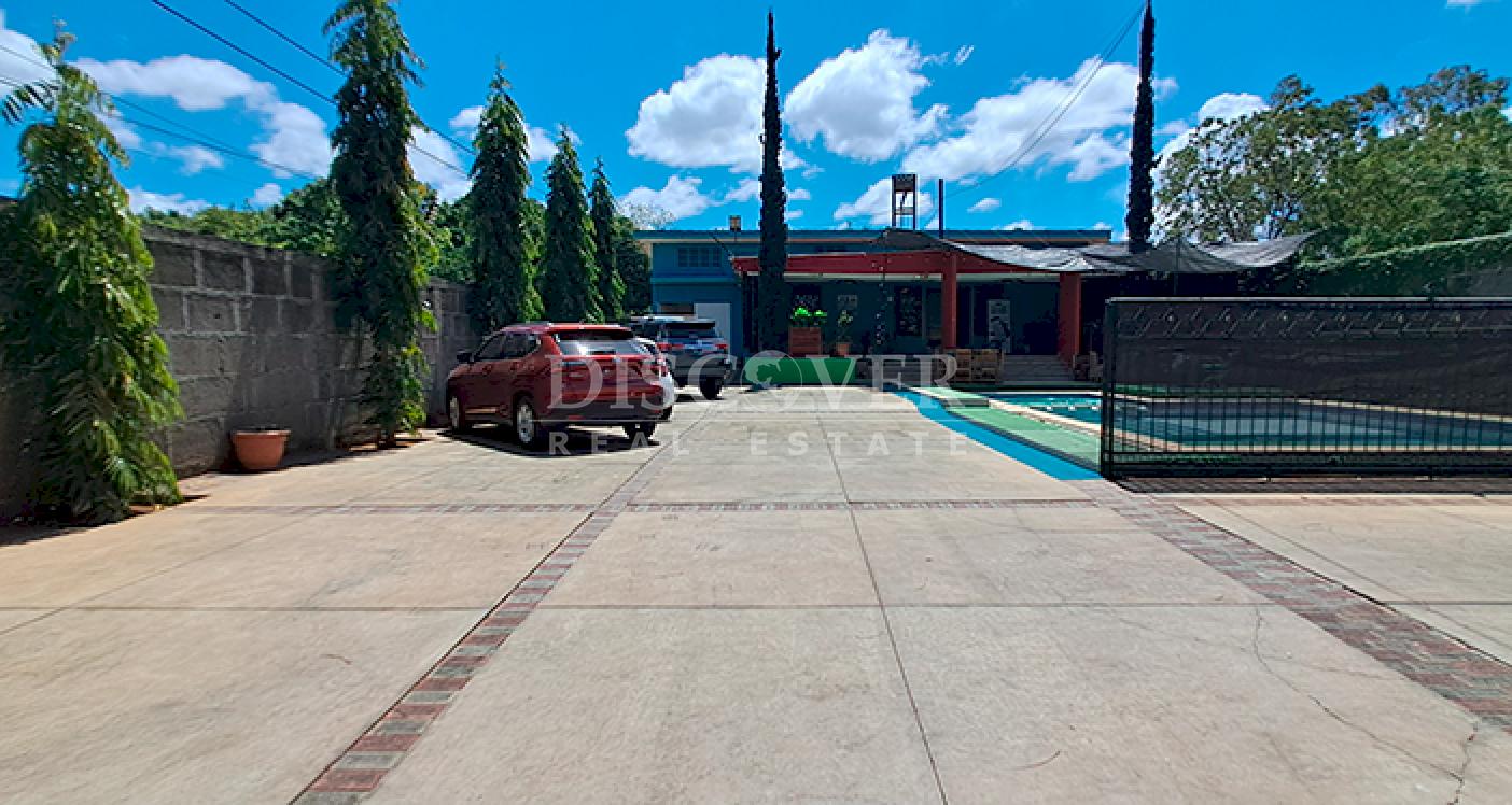  Spacious house with pool for sale on the Carretera a Masaya