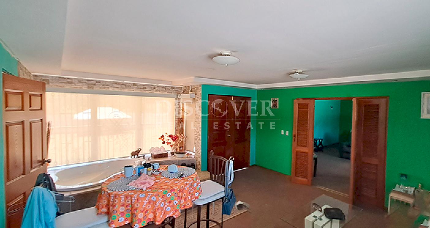  Spacious house with pool for sale on the Carretera a Masaya