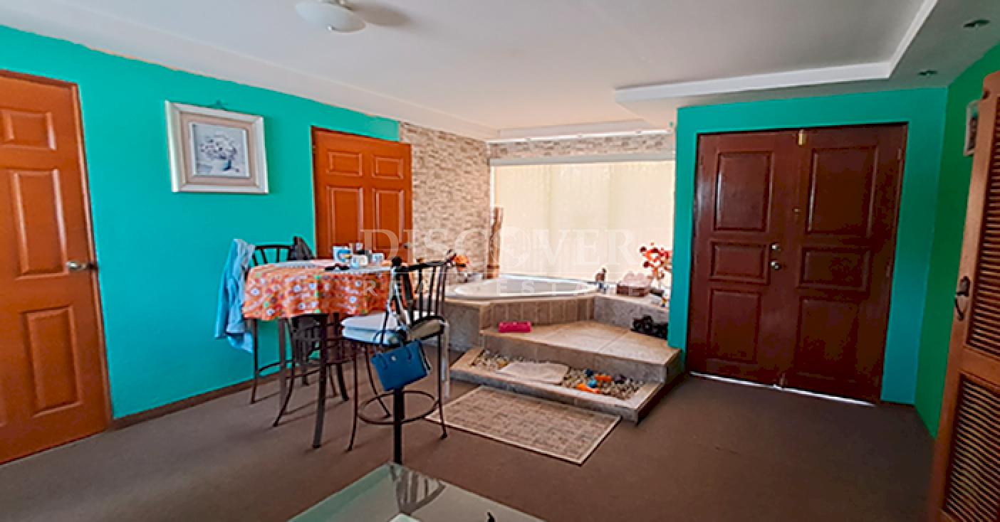  Spacious house with pool for sale on the Carretera a Masaya