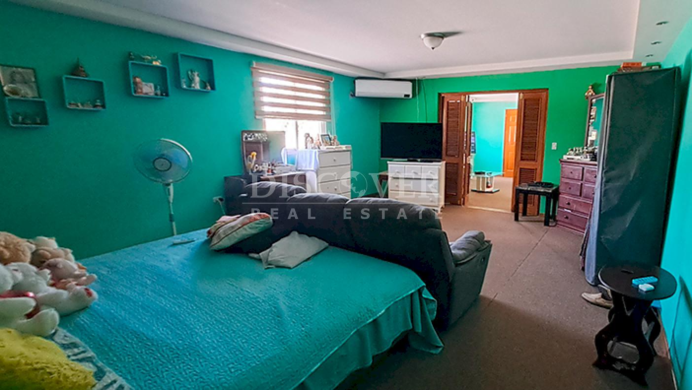  Spacious house with pool for sale on the Carretera a Masaya