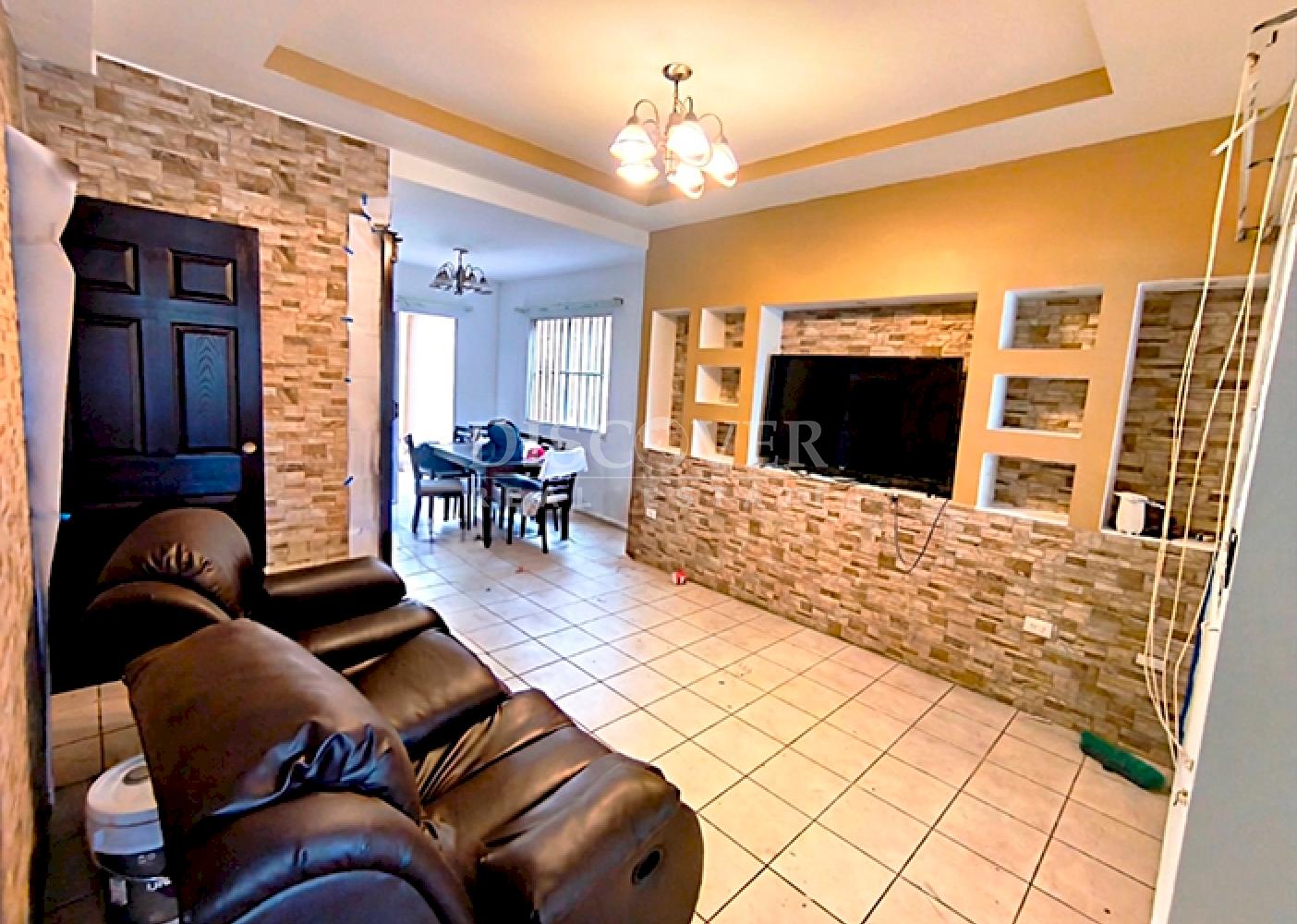 Townhouse for rent in Lomas de Monserrat