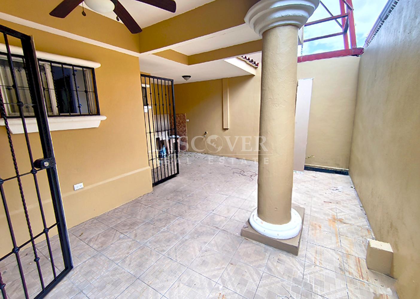 Townhouse for rent in Lomas de Monserrat