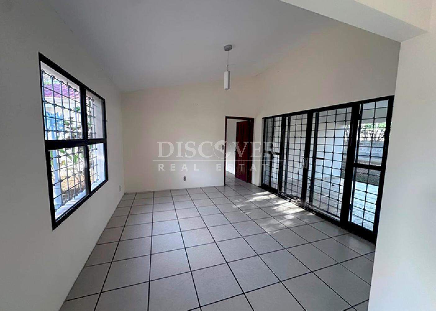  House with a pool for sale on the Masaya Highway