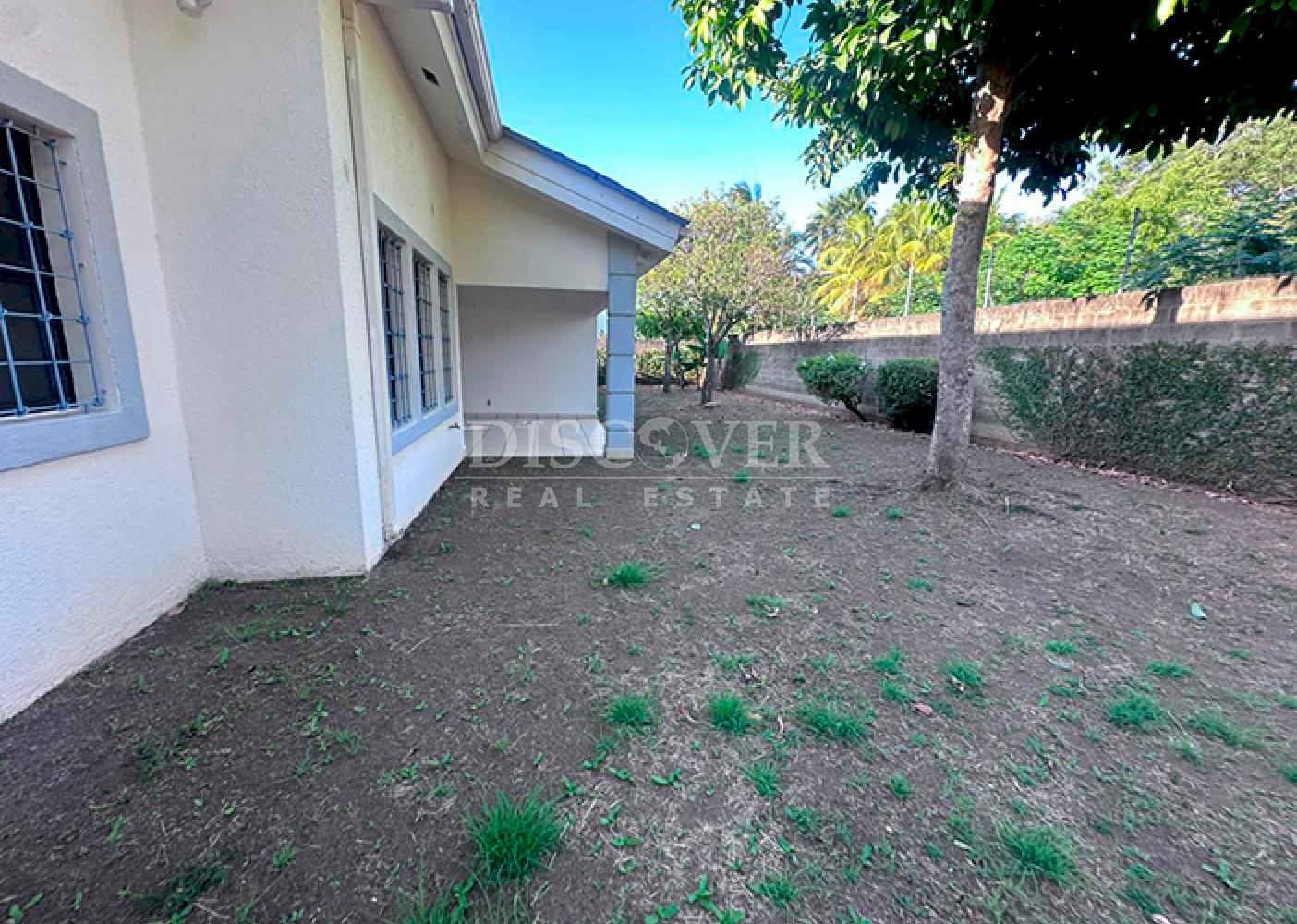  House with a pool for sale on the Masaya Highway