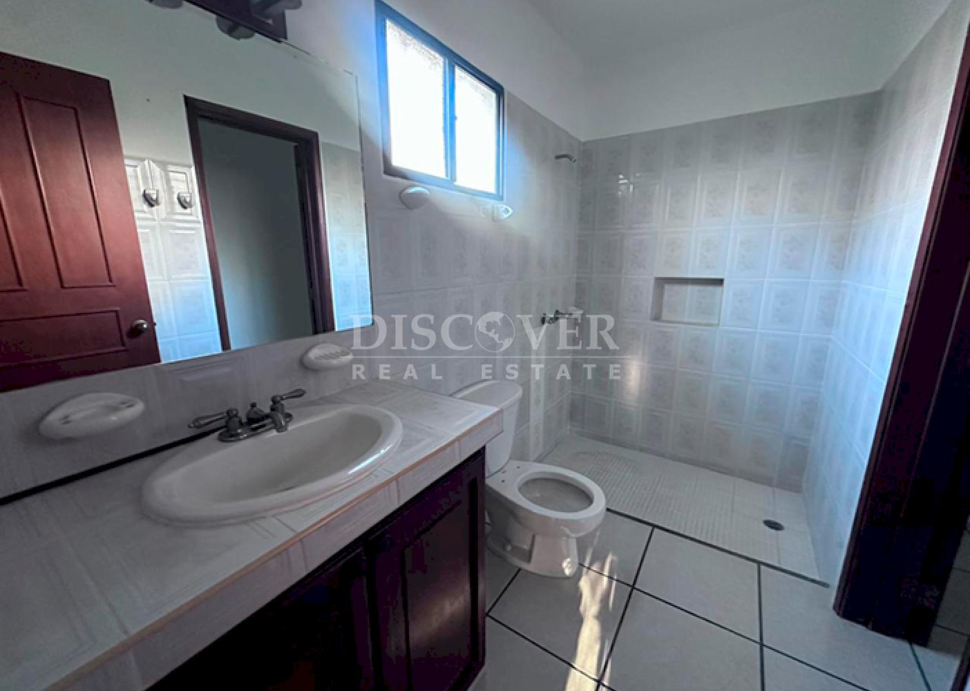  House with a pool for sale on the Masaya Highway