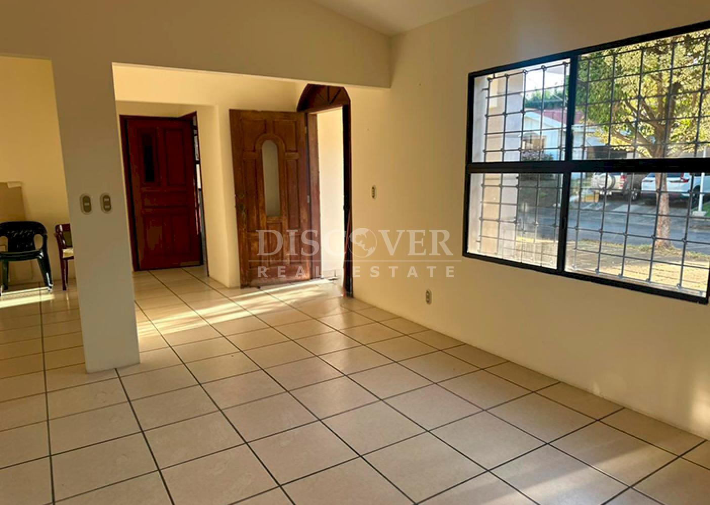  House with a pool for sale on the Masaya Highway