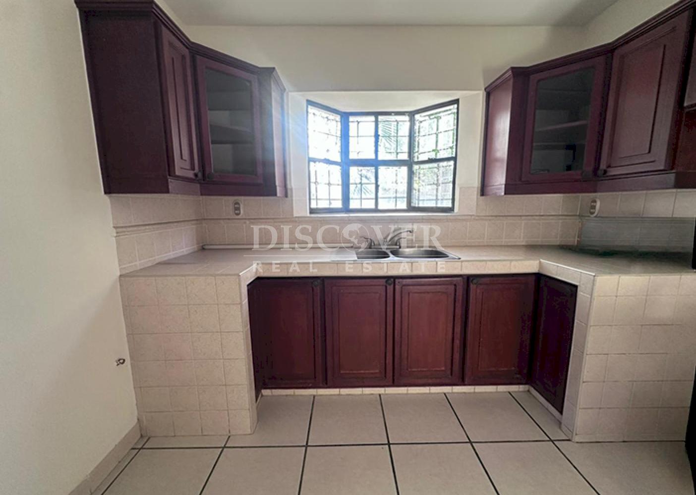  House with a pool for sale on the Masaya Highway