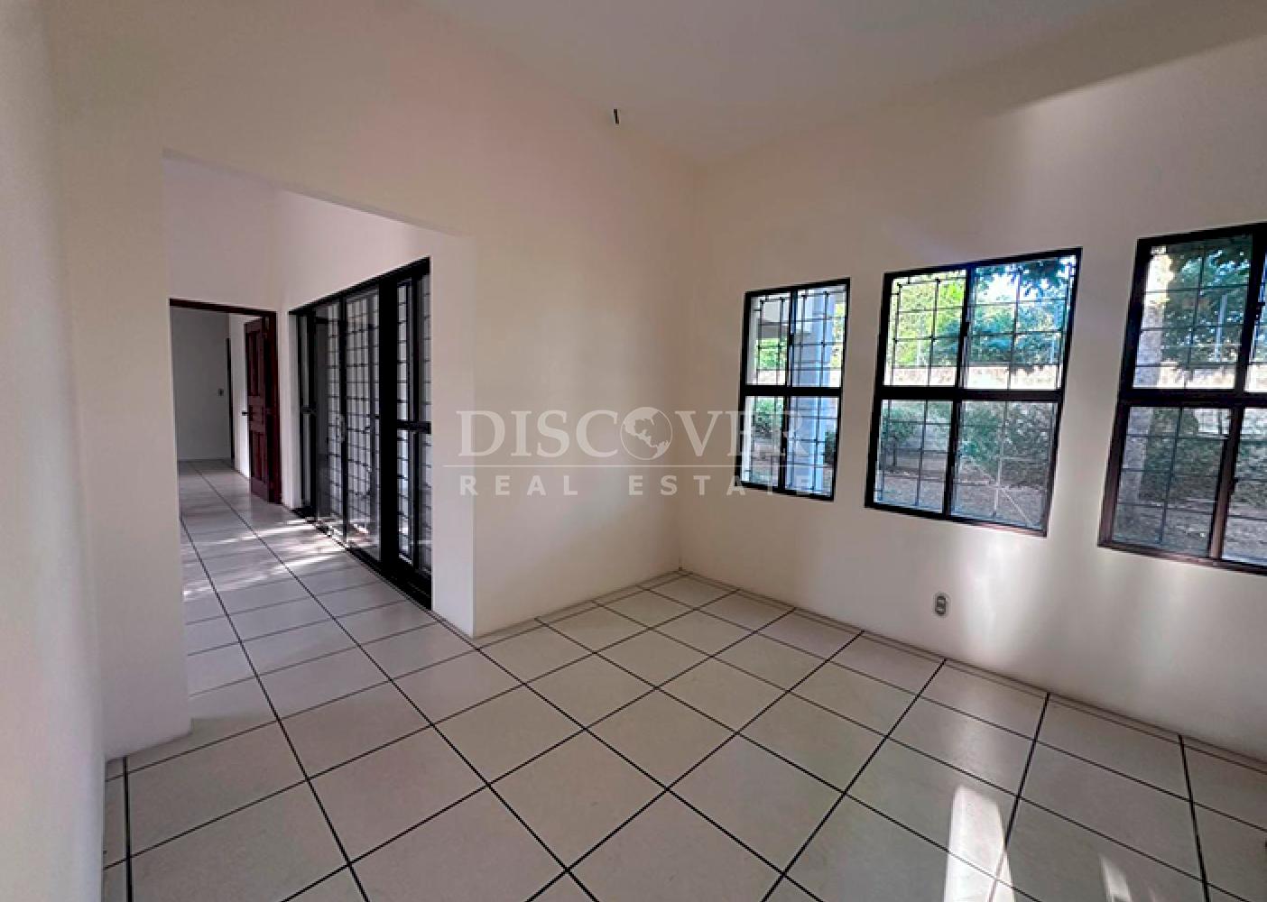  House with a pool for sale on the Masaya Highway