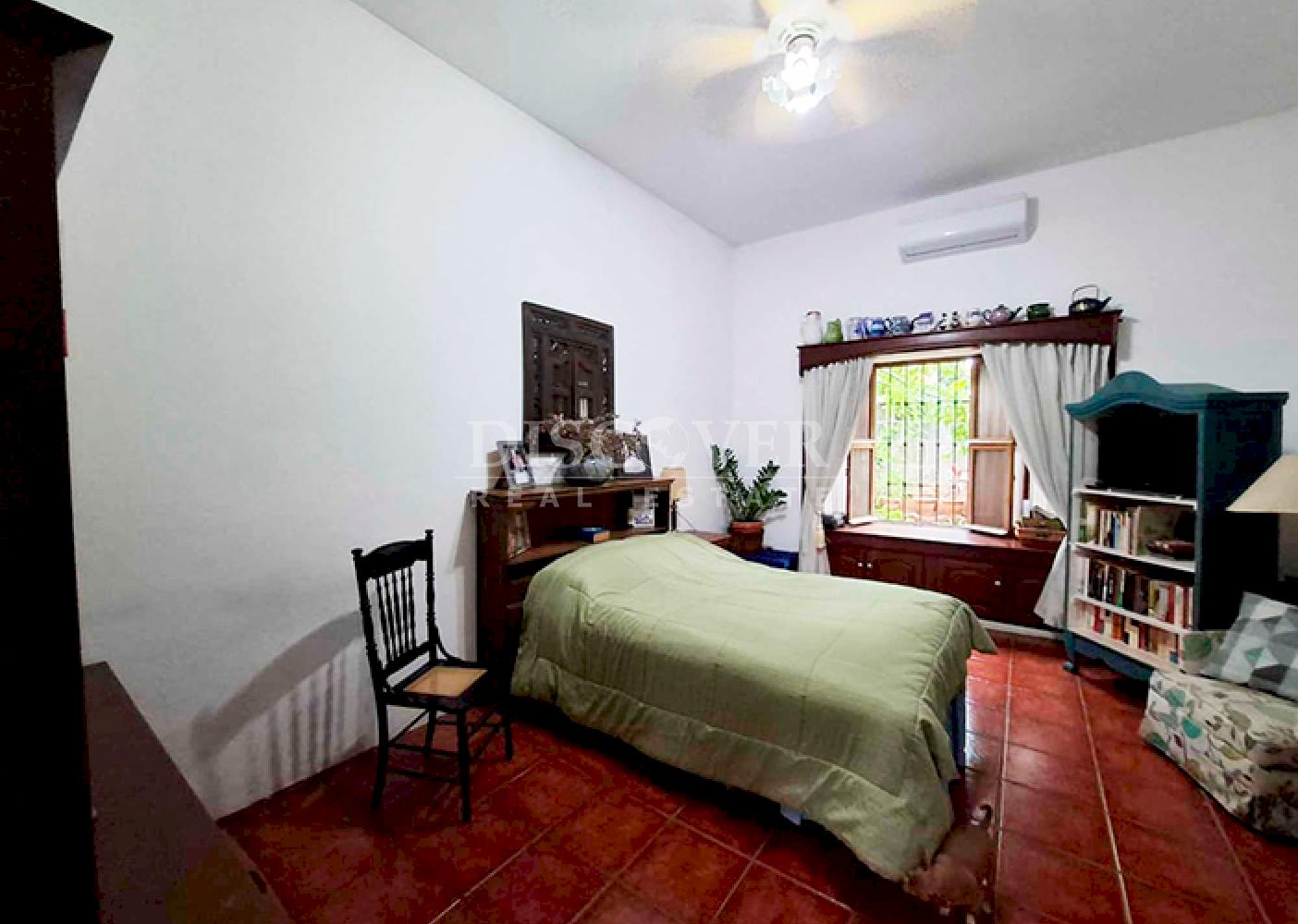 Contemporary-style house for sale or rent on Carretera Sur