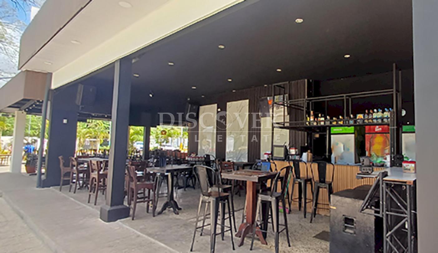  Commercial spaces for rent on Carretera Sur