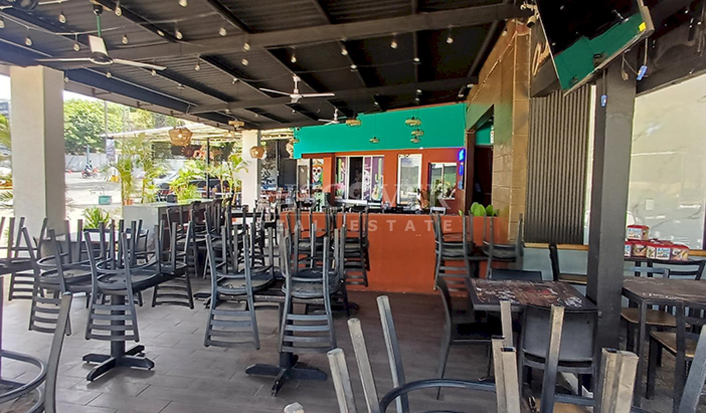  Commercial spaces for rent on Carretera Sur