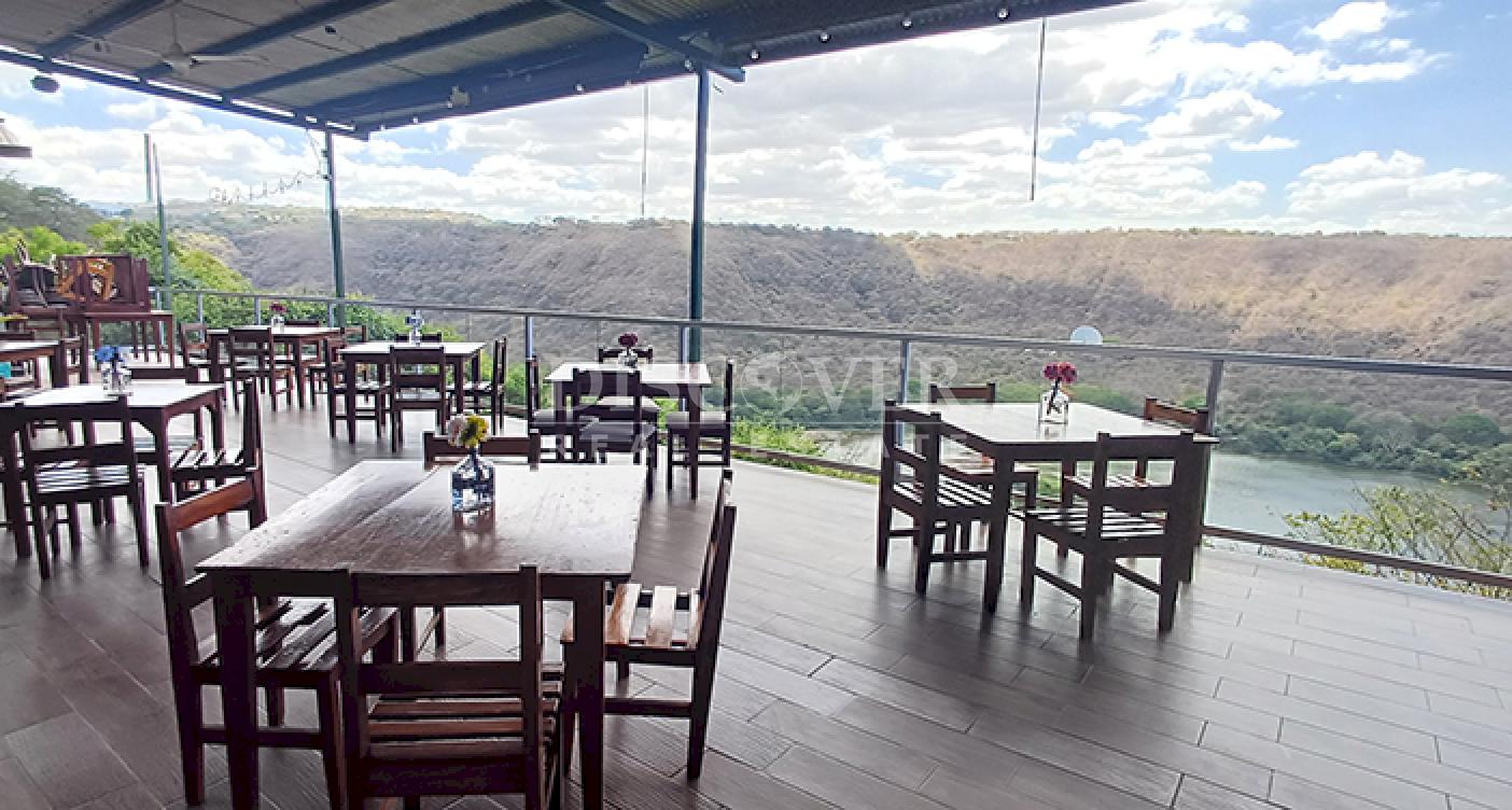  Commercial spaces for rent on Carretera Sur