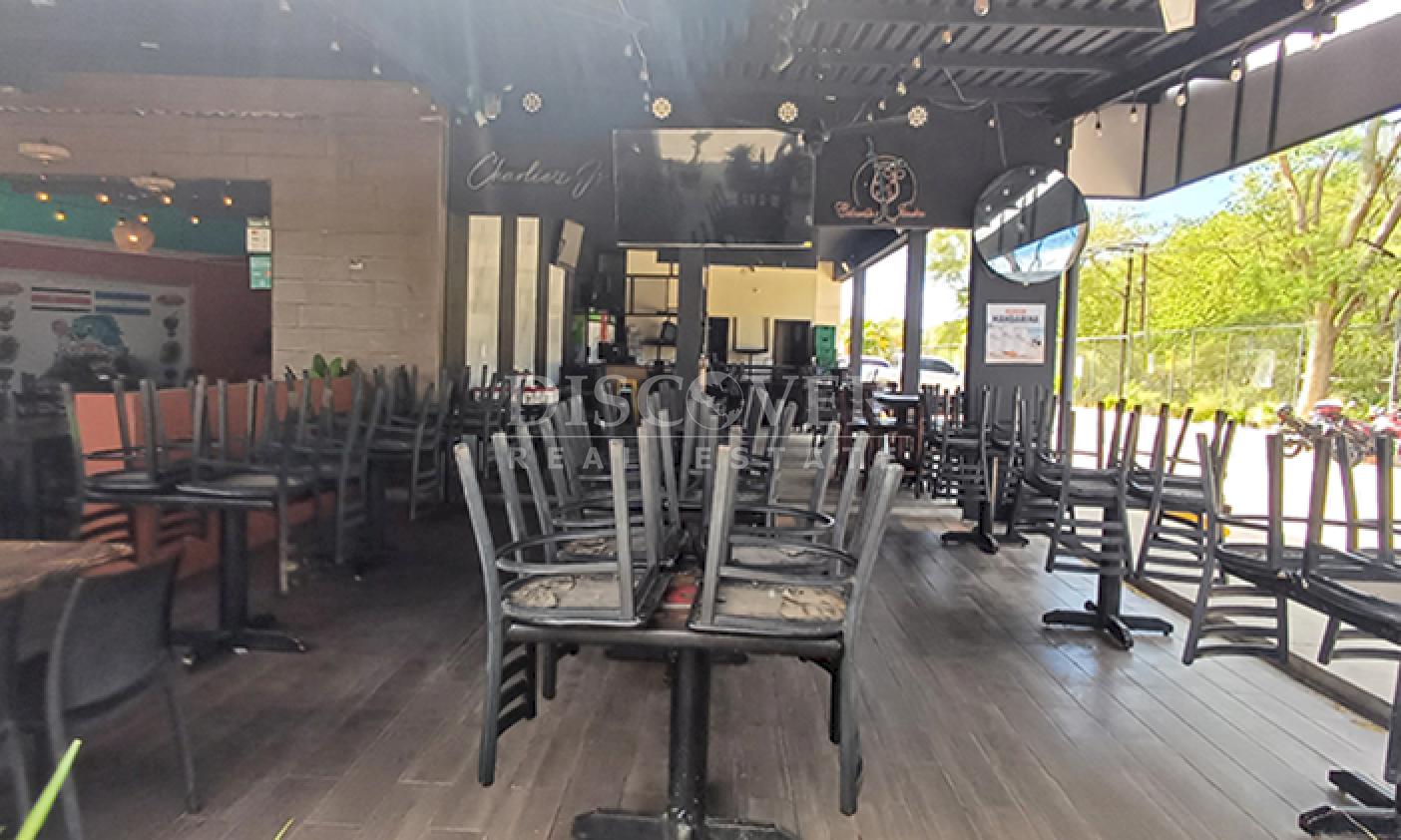  Commercial spaces for rent on Carretera Sur