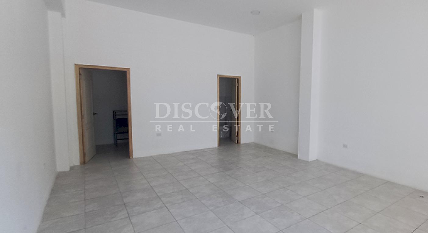  Commercial spaces for rent on Carretera Sur