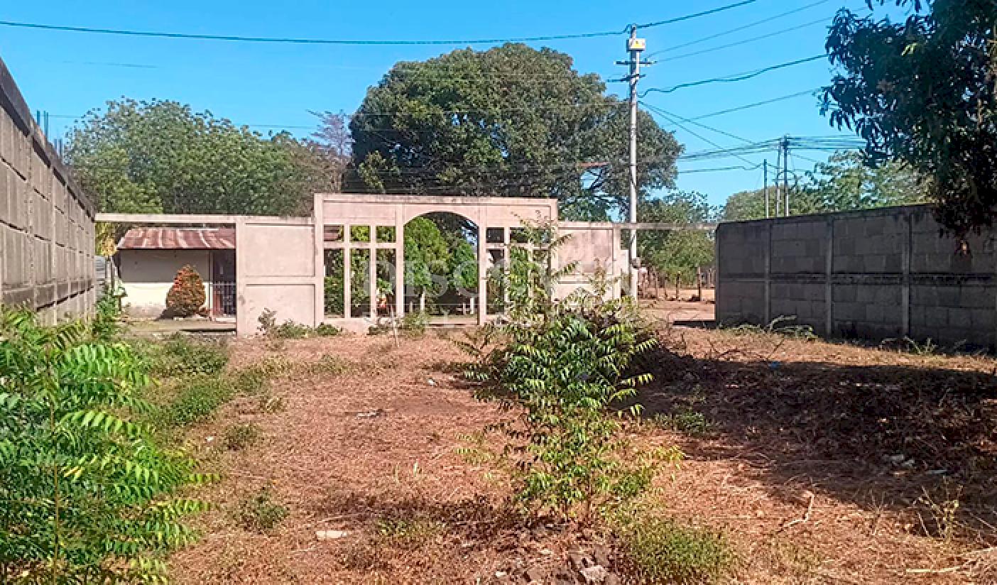 Land for rent on Carretera Nueva to León