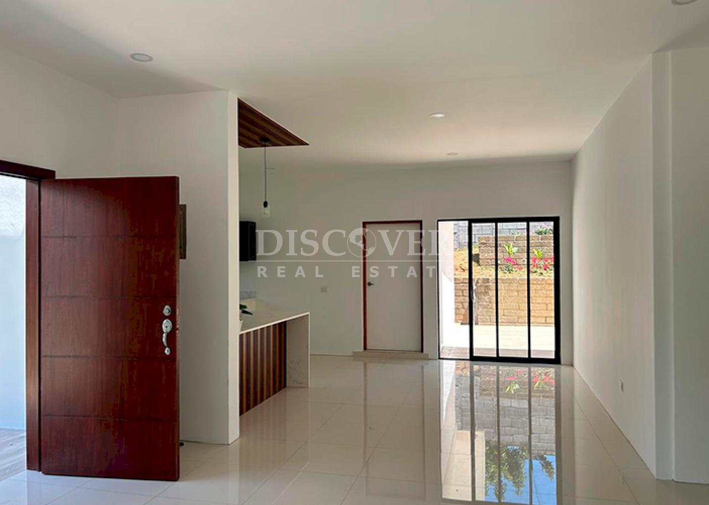  Cozy house for sale on Carretera Sur