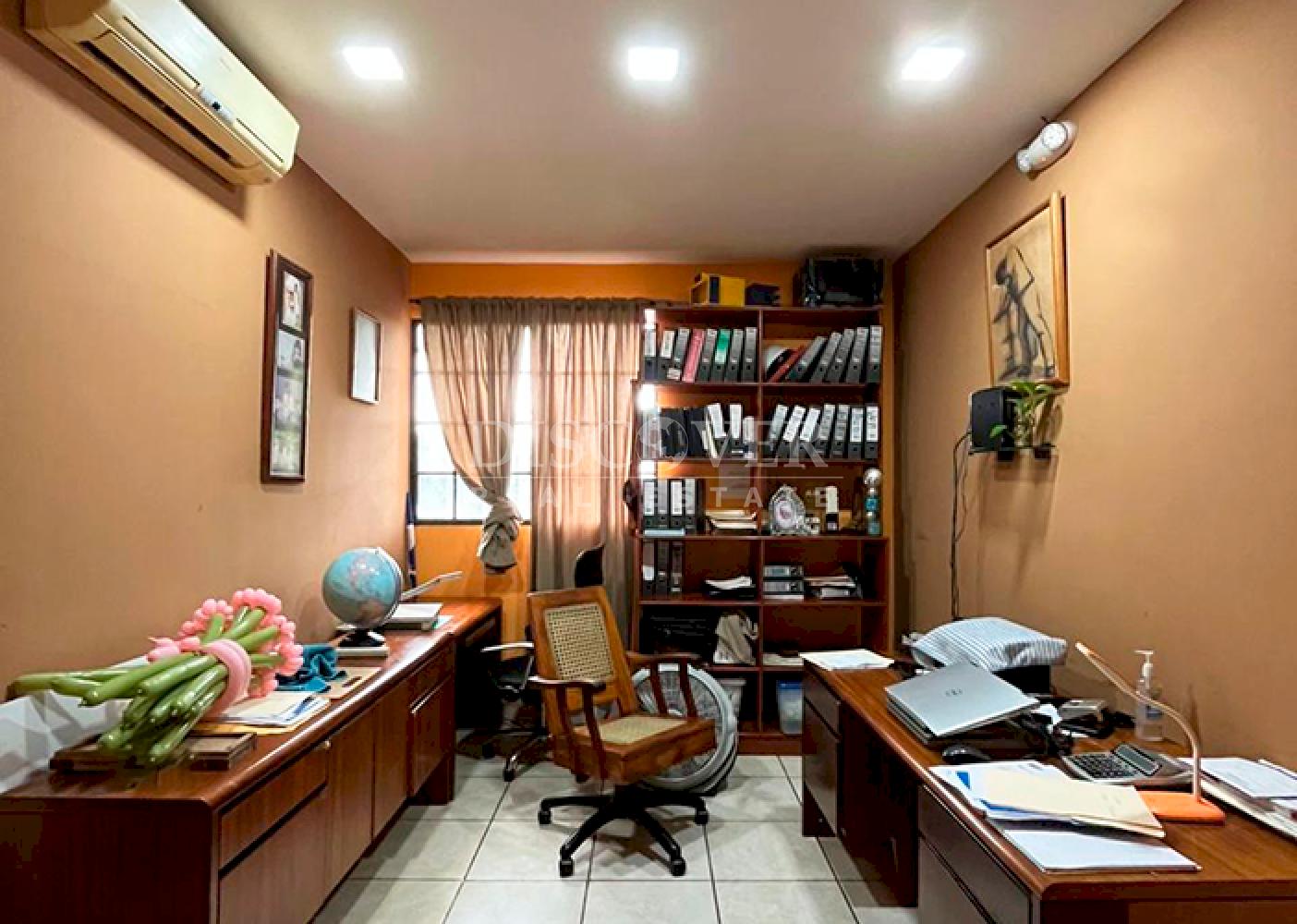 House for sale in a residential neighborhood on the road to Veracruz