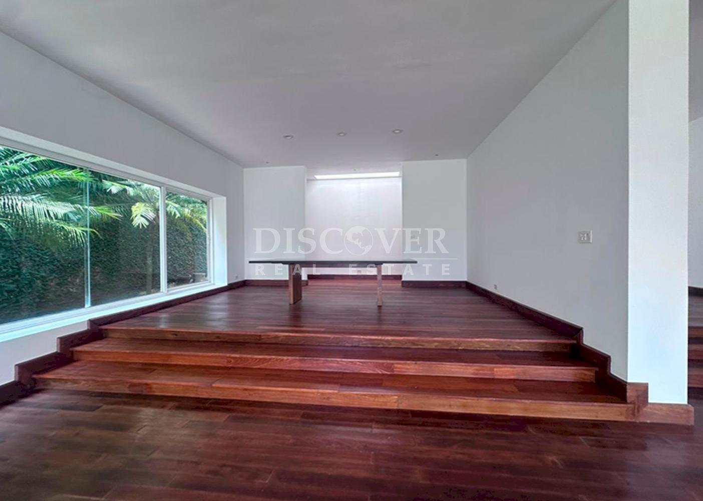  Spacious house for sale or rent in Santo Domingo