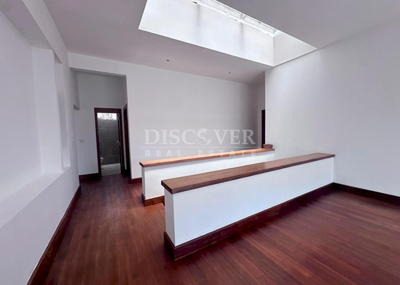  Spacious house for sale or rent in Santo Domingo