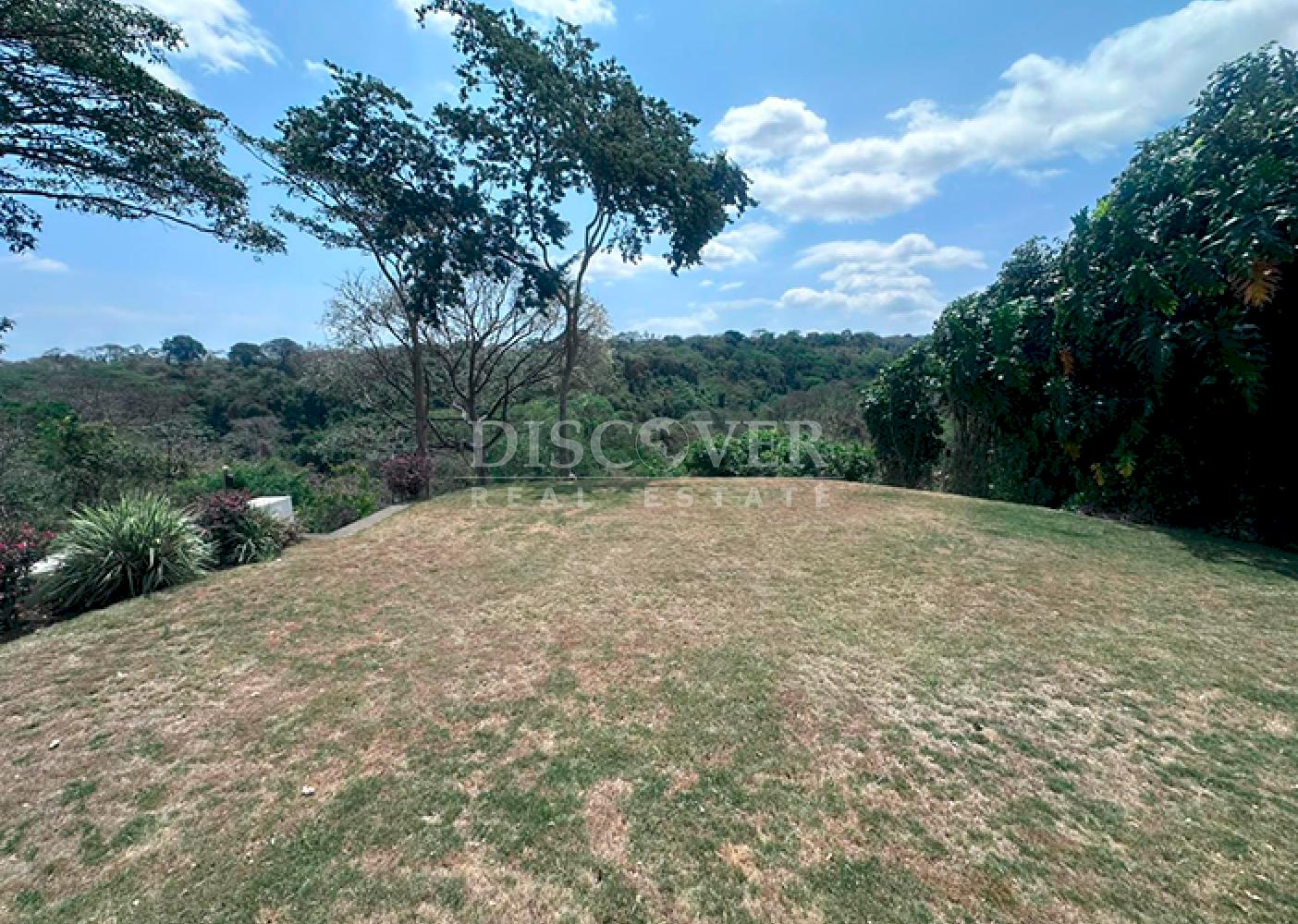  Spacious house for sale or rent in Santo Domingo