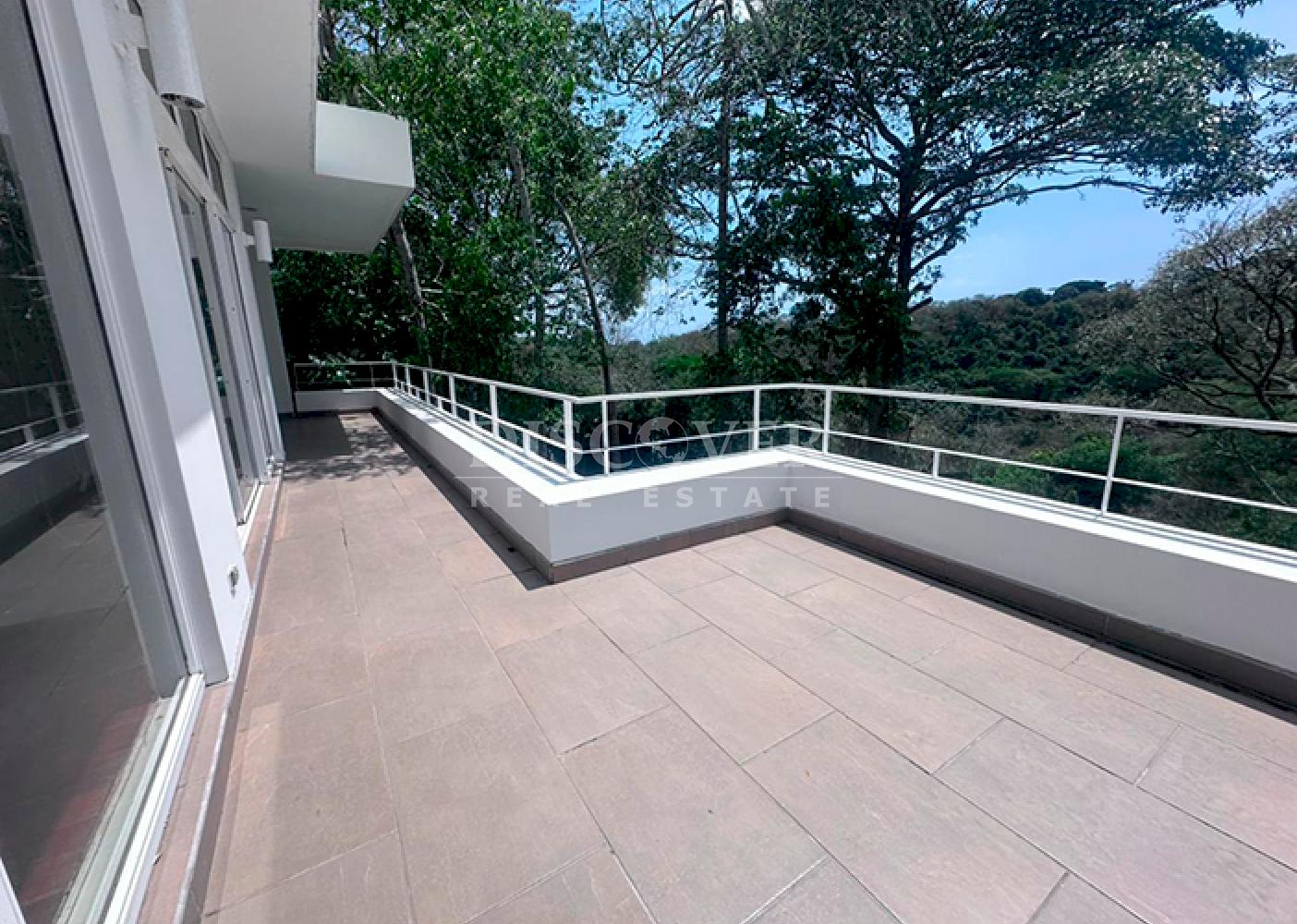  Spacious house for sale or rent in Santo Domingo