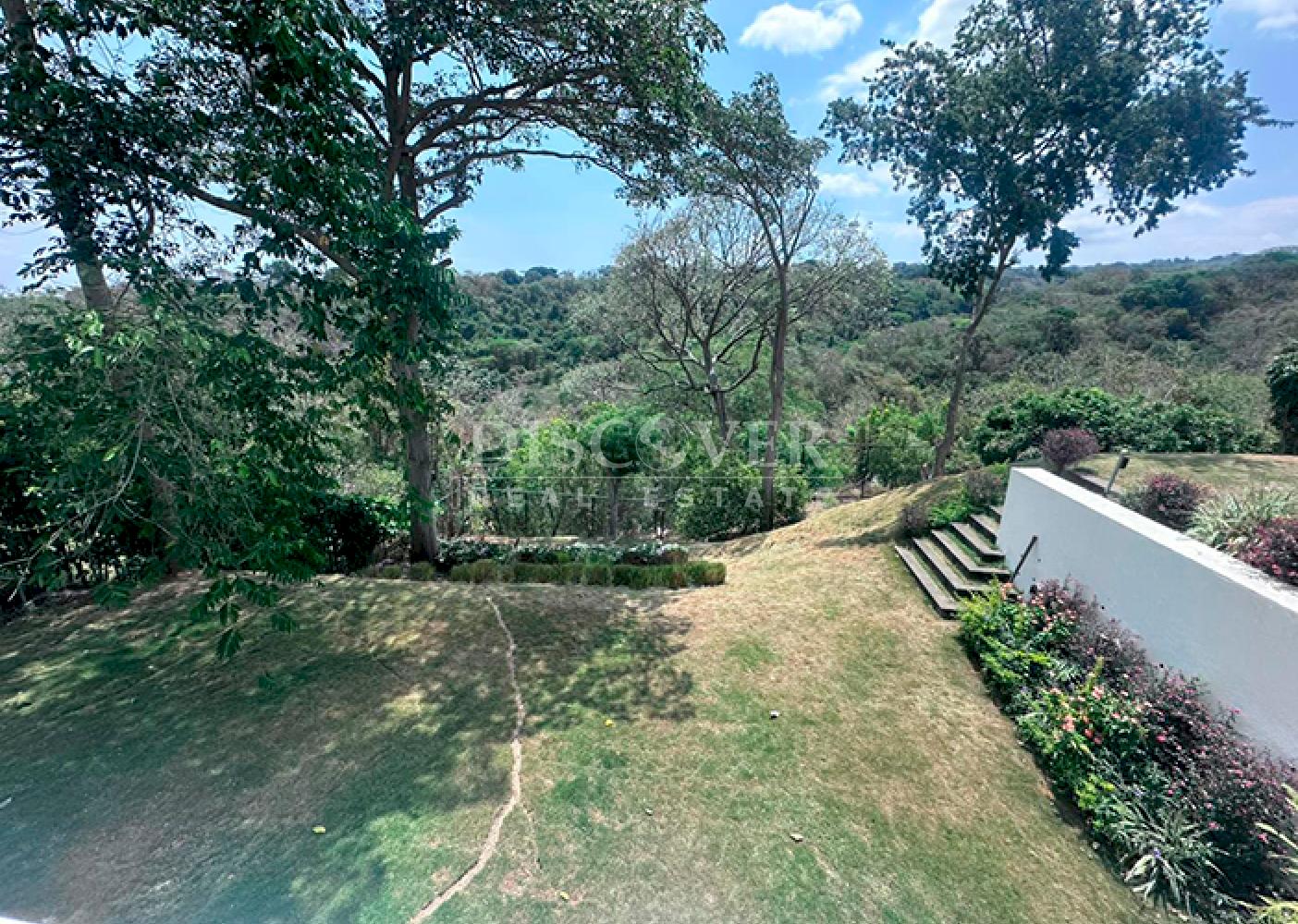  Spacious house for sale or rent in Santo Domingo