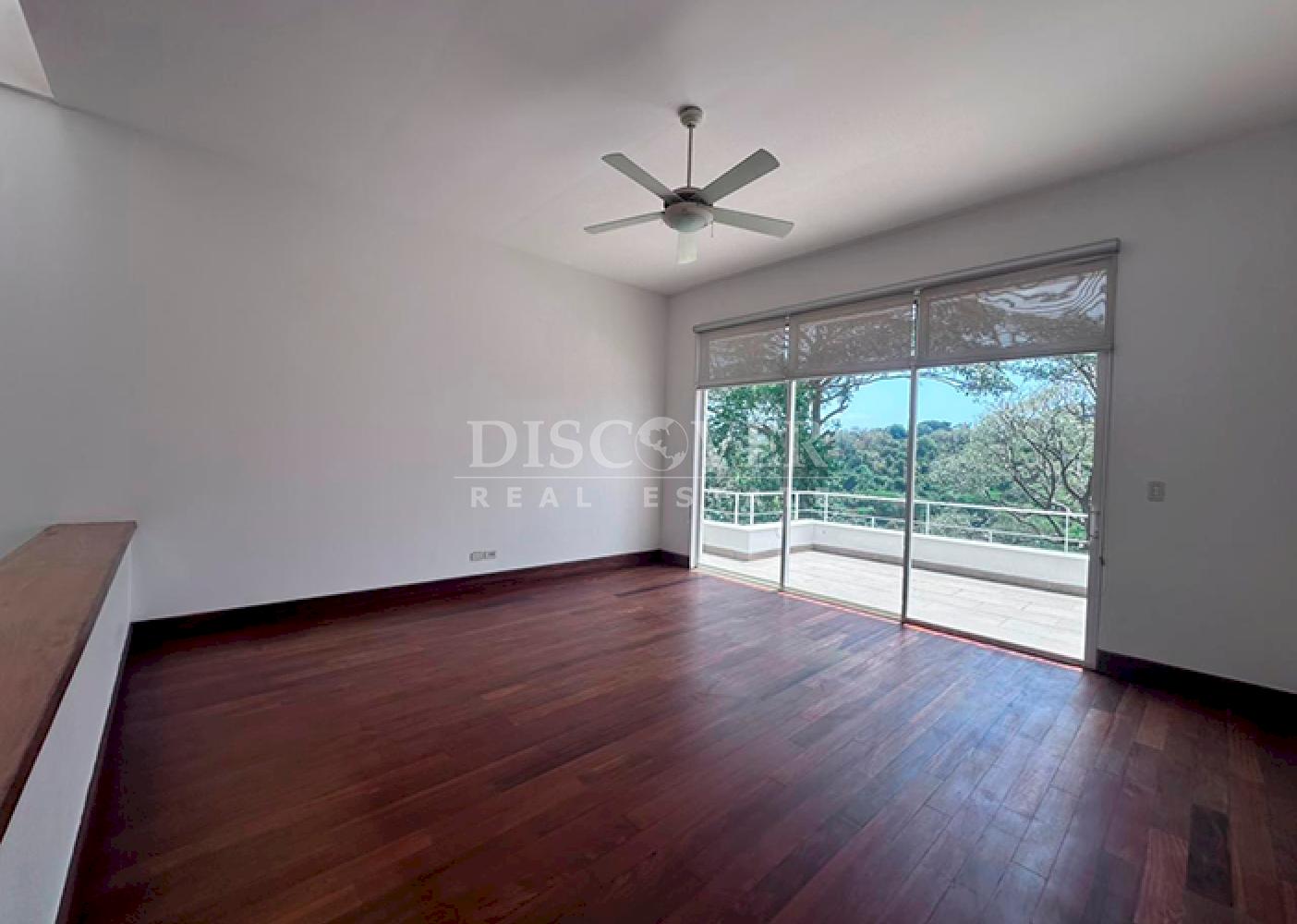  Spacious house for sale or rent in Santo Domingo