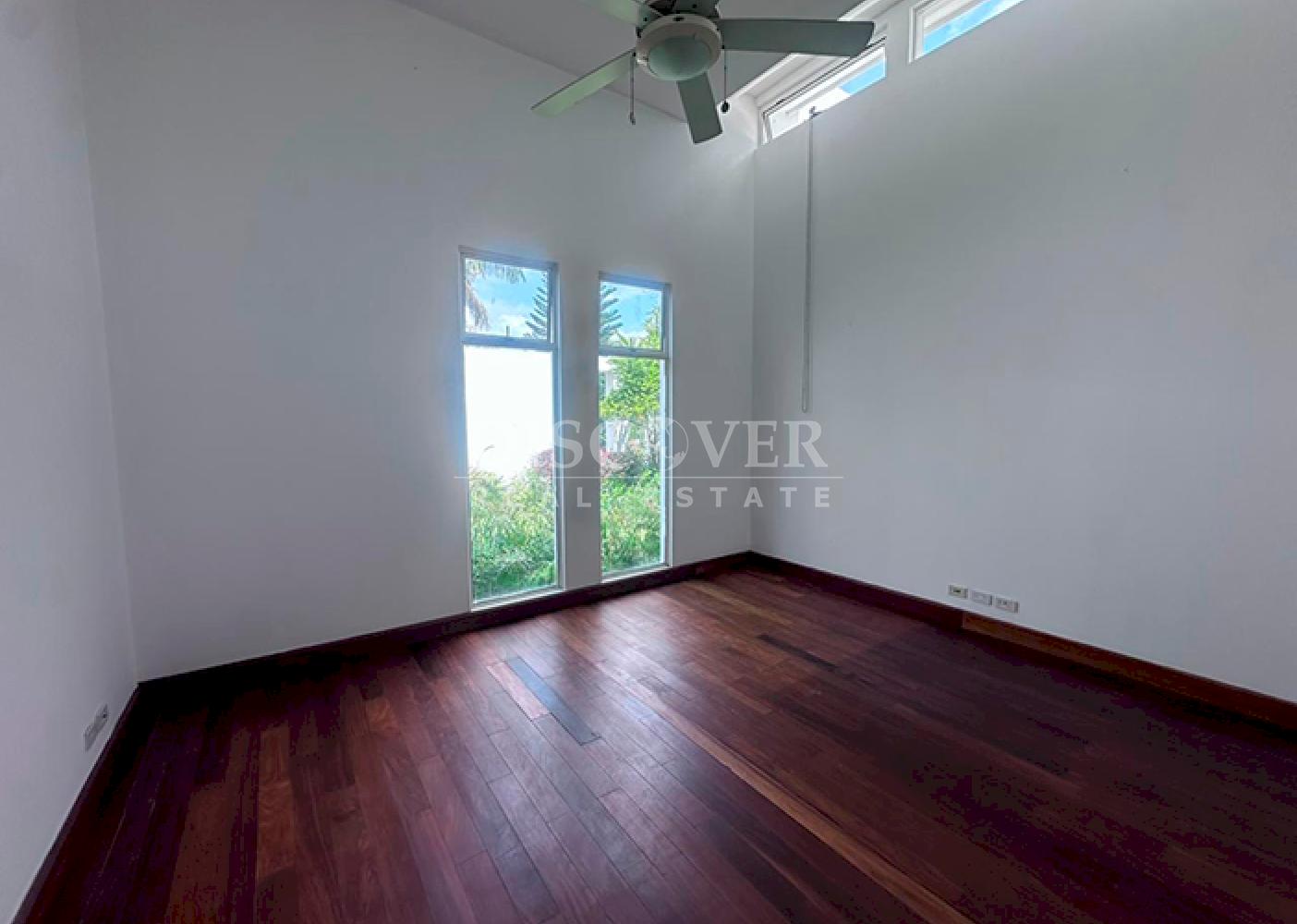  Spacious house for sale or rent in Santo Domingo