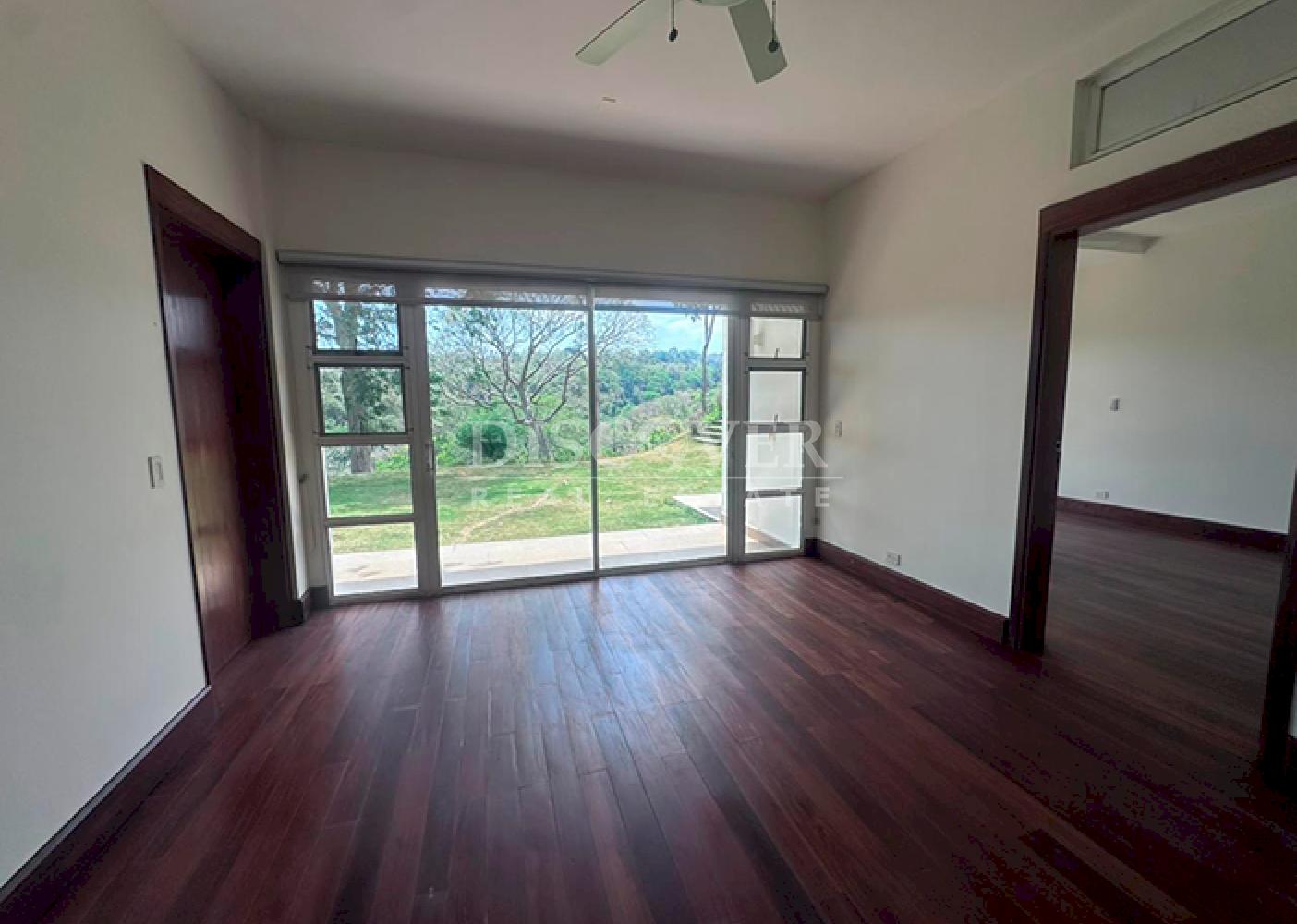  Spacious house for sale or rent in Santo Domingo