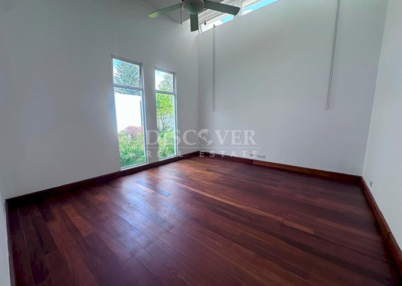  Spacious house for sale or rent in Santo Domingo