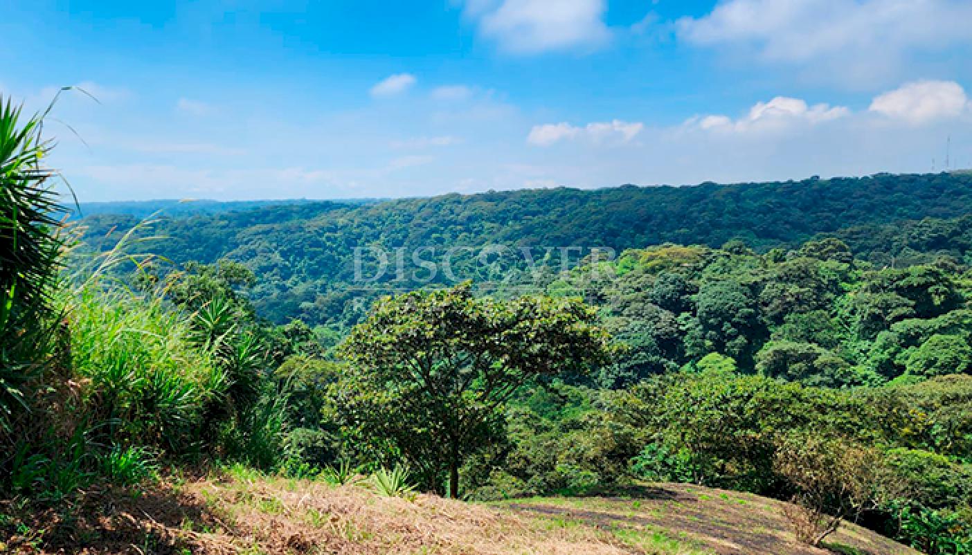 Land for sale with views on Carretera Sur - El Crucero