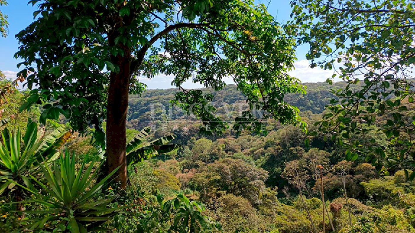 Land for sale with views on Carretera Sur - El Crucero