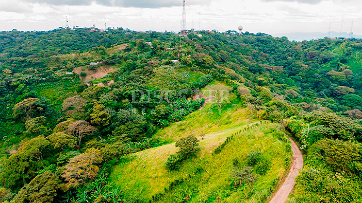 Land for sale with views on Carretera Sur - El Crucero
