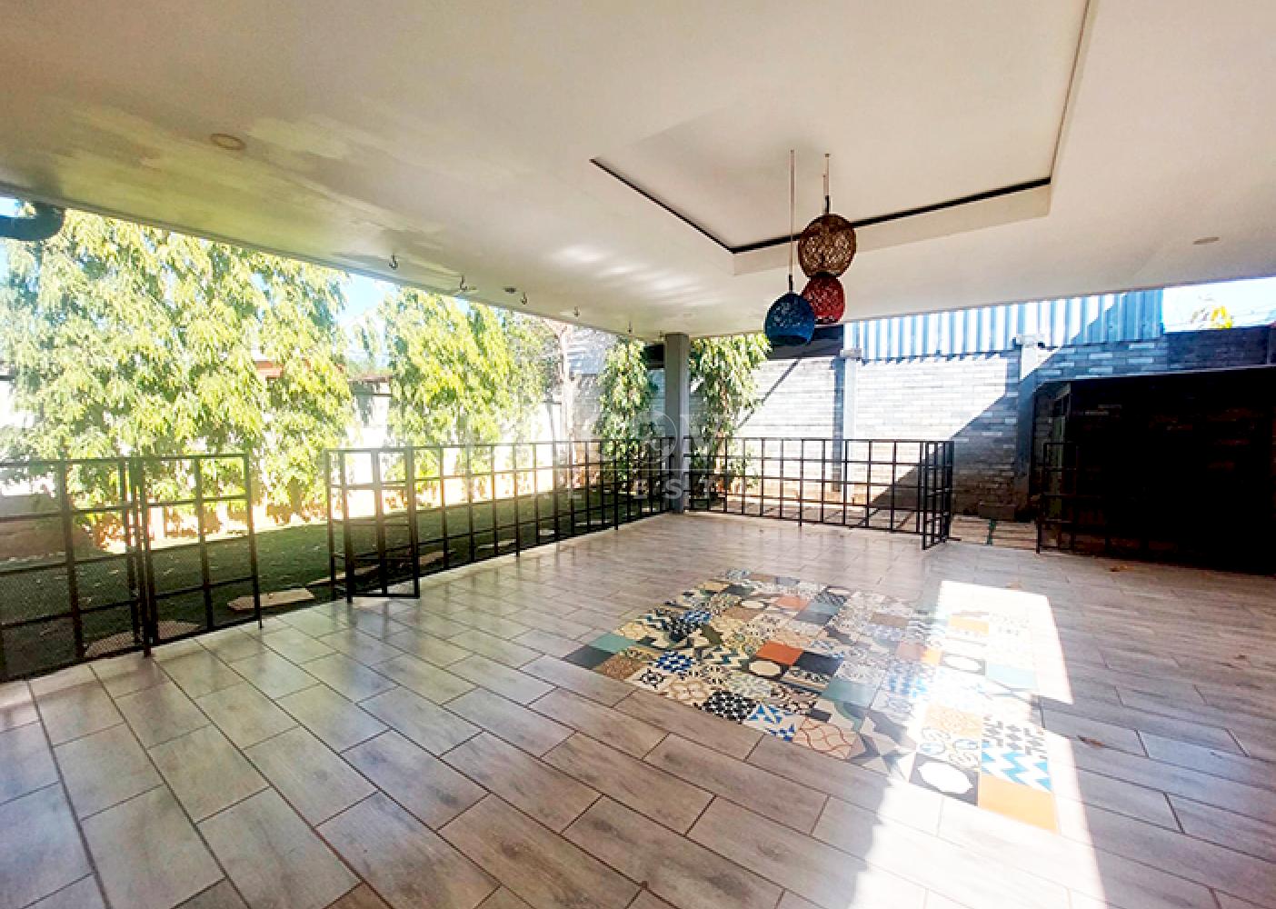  House for sale in a residential on Carretera Nueva a León