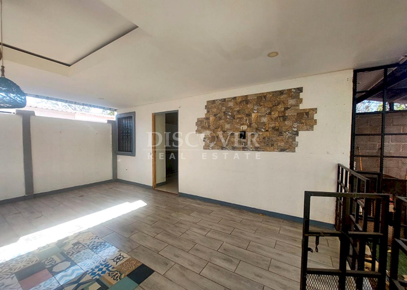  House for sale in a residential on Carretera Nueva a León