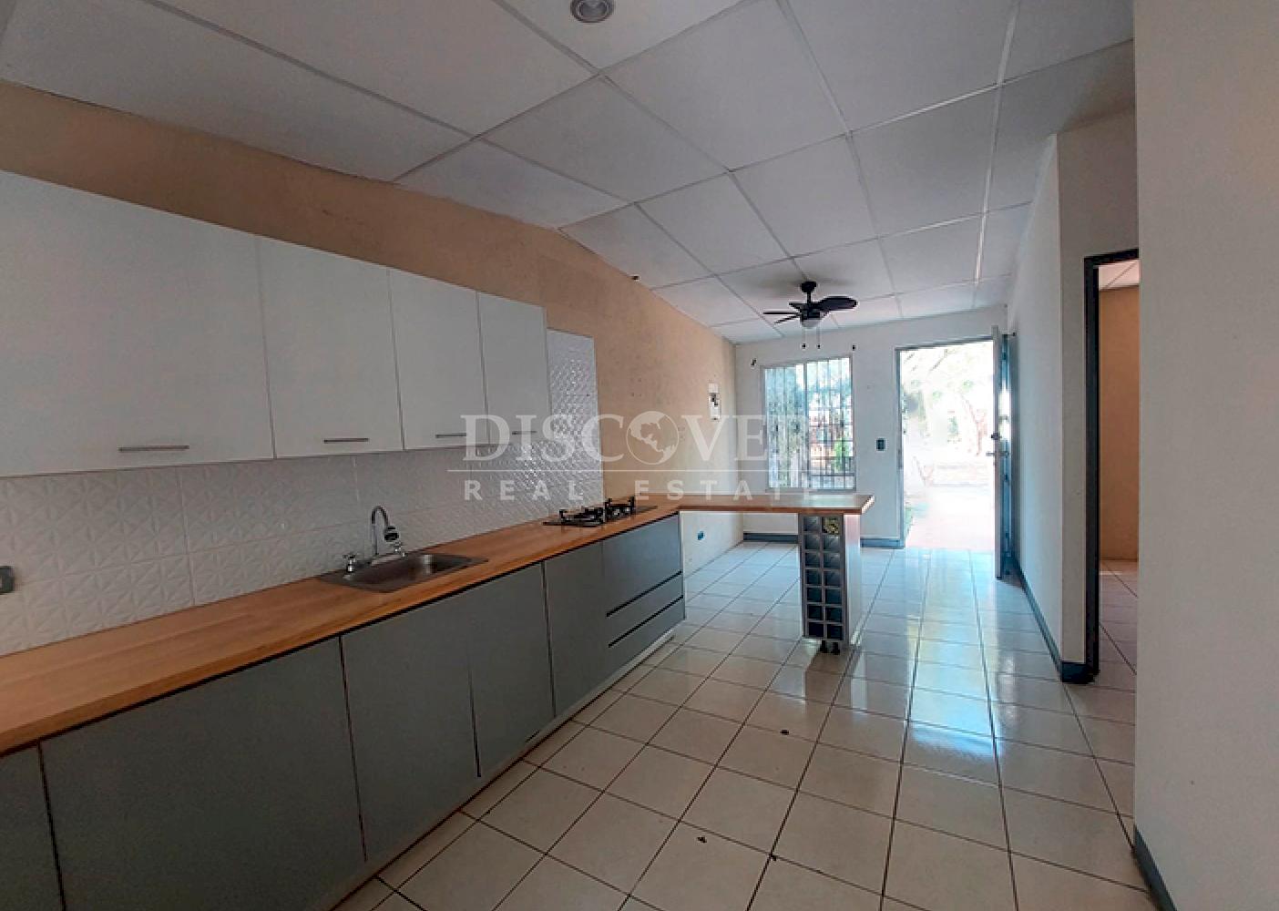  House for sale in a residential on Carretera Nueva a León