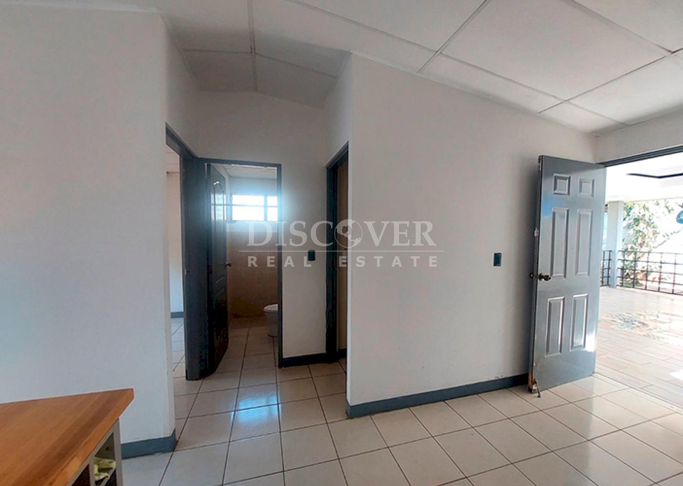  House for sale in a residential on Carretera Nueva a León