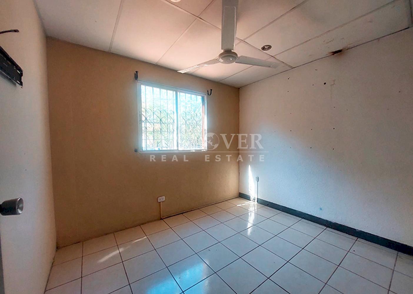  House for sale in a residential on Carretera Nueva a León