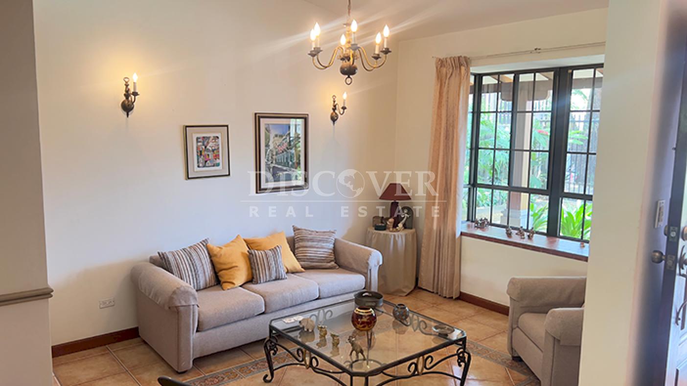 Spacious house for sale in Los Robles