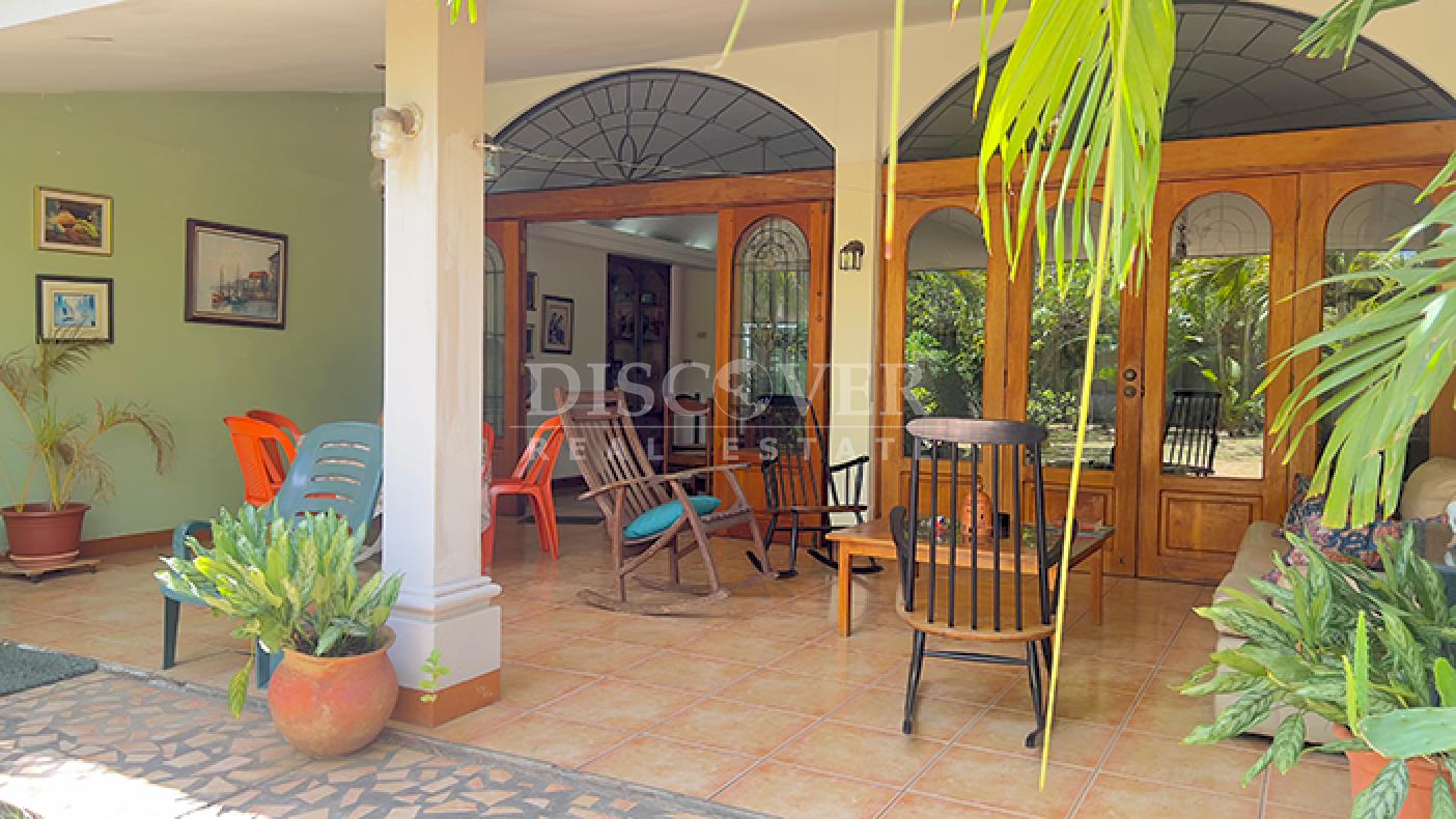Spacious house for sale in Los Robles