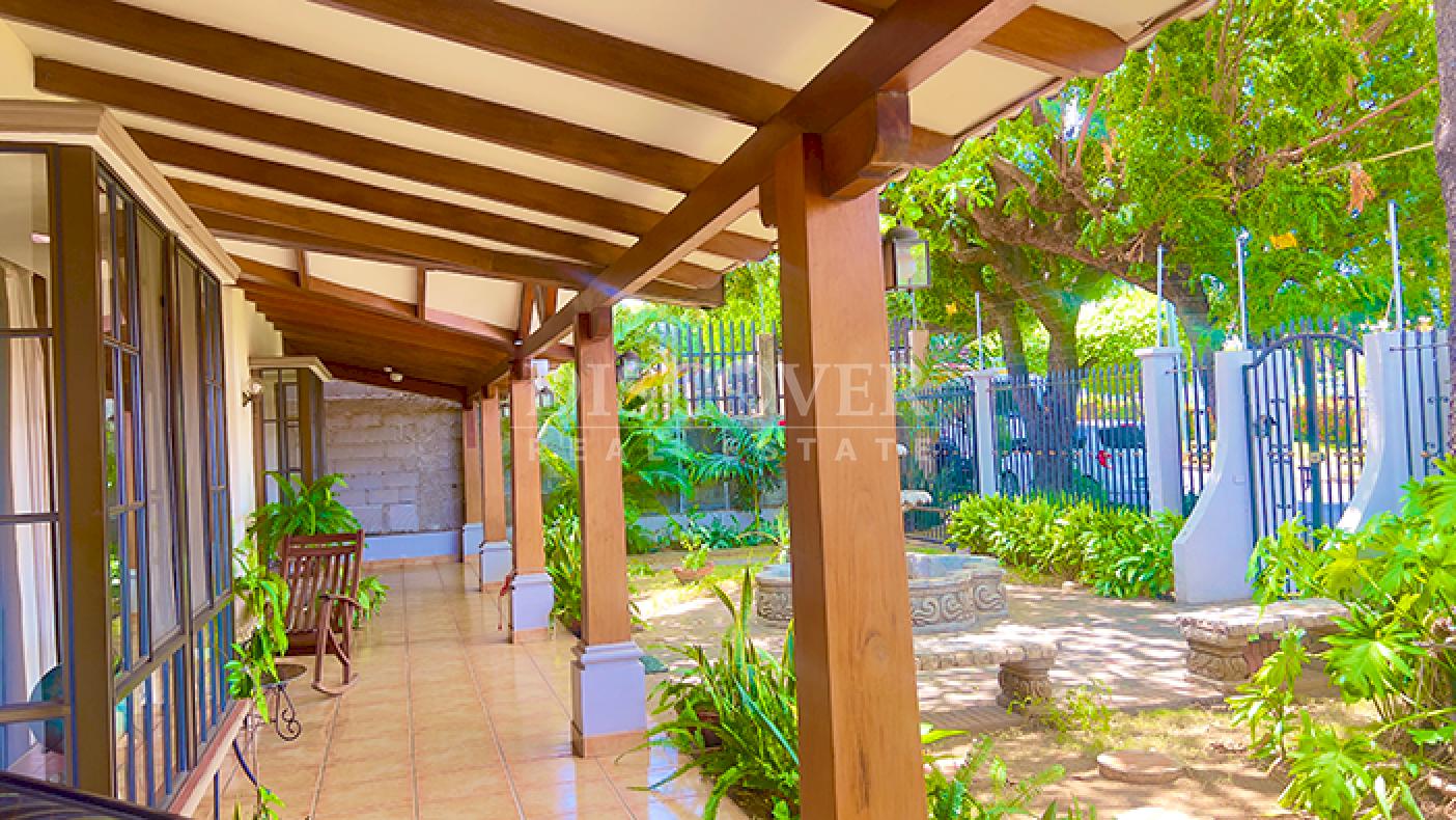 Spacious house for sale in Los Robles